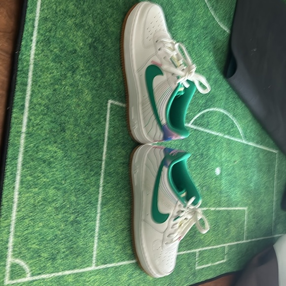 NIKE AIR FORCE 1 LV8 3 - Picture 2 of 4